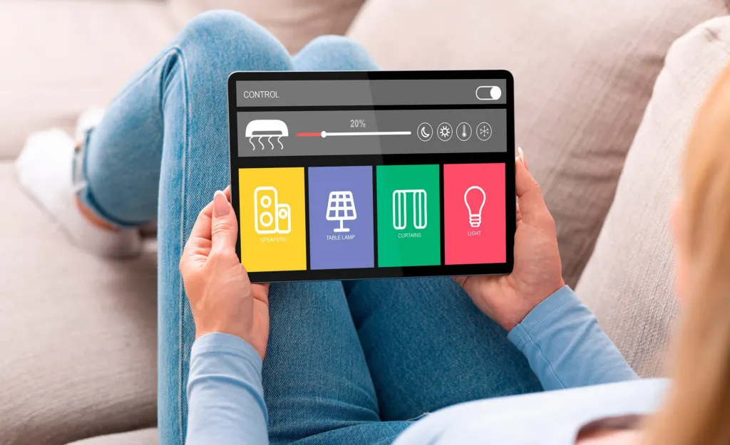 Smart home saving electricity controlling level — imagem ilustrativa, JP Solar Solutions